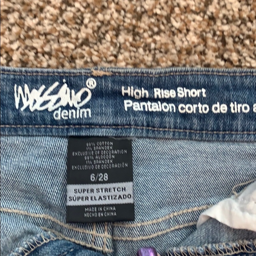 Shorts - Picture 2 of 3